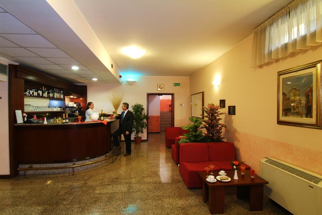 Hotel Majestic San Giuliano Milanese Interior foto